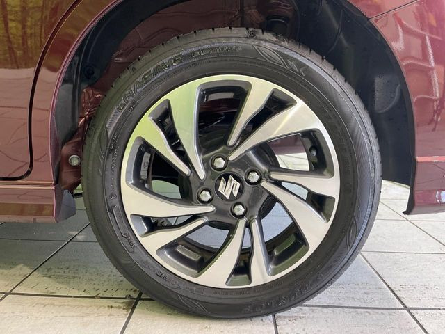 �y����15�C���`�A���~�z�C�[���z�O�ςɃ}�b�`���������A���~�z�C�[���𑕒����Ă���܂��B�e��ЊO�A���~�z�C�[����A�X�^�b�h���X�^�C�����戵�����Ă���܂��B���񂲑��k����������