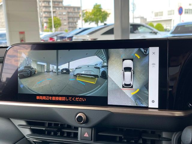 【パノラミックビューモニター】専用のカメラにより、上から見下ろしたような視点で360度クルマの周囲を確認することができます☆死角部分も確認しやすく、狭い場所での切り返しや駐車もスムーズに行えます。