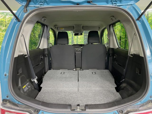 後席を格納すると、これだけの広さが!シーンに合わせたシートアレンジで、大きな荷物も積むことが出来ます♪