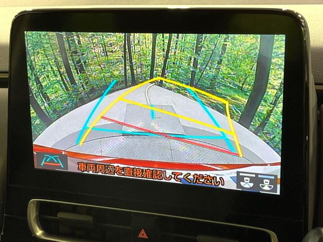 【バックカメラ】駐車時に後方がリアルタイム映像で確認できます。大型商業施設や立体駐車場での駐車時や、夜間のバック時に大活躍!運転スキルに関わらず、今や必須となった装備のひとつです!