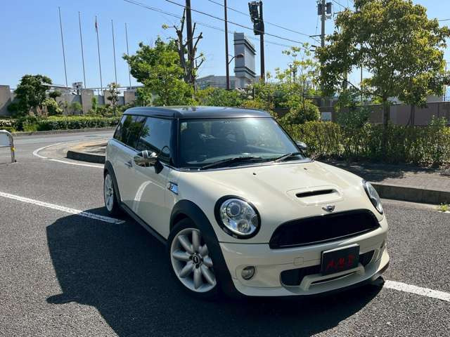 �~�j�N���u�}�� �N�[�p�[S�̉E�O���猩���O�ςł��B�ԗ��S�̂̃o�����X��������₷���ꖇ�ł��B