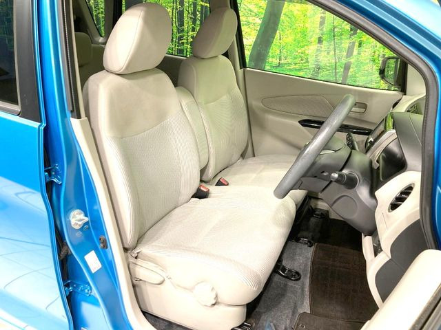 運転席シート廻りは使用感も少なく、良好な状態となっています。丁寧に使われていたことがよくわかりますね。
