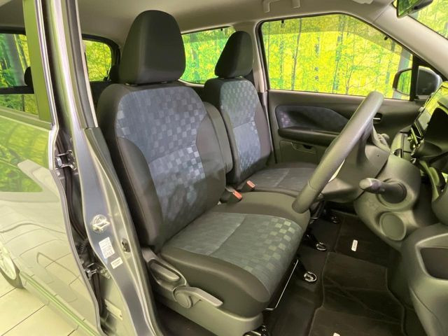 運転席シート廻りは使用感も少なく、良好な状態となっています。丁寧に使われていたことがよくわかりますね。
