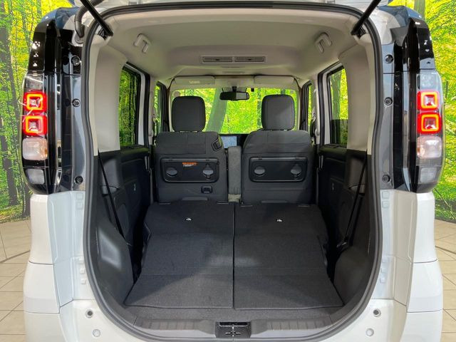 普段のお買い物や通勤、送迎等に十分な荷室スペースを確保しております。セカンドシートを倒すと、大きな荷物の積載も可能です♪