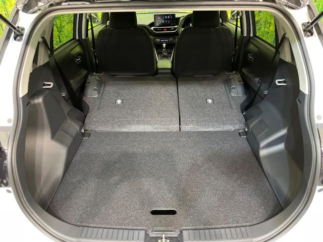 普段のお買い物や通勤、送迎等に十分な荷室スペースを確保しております。セカンドシートを倒すと、大きな荷物の積載も可能です♪
