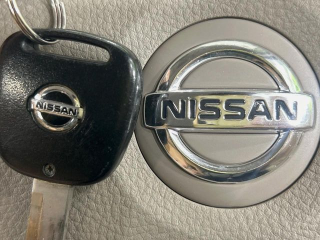 【キーレス】少し離れた場所からでもボタン一つでドアの開錠・施錠ができるのでとっても便利!ドアの鍵穴周りに傷をつけることもありません♪
