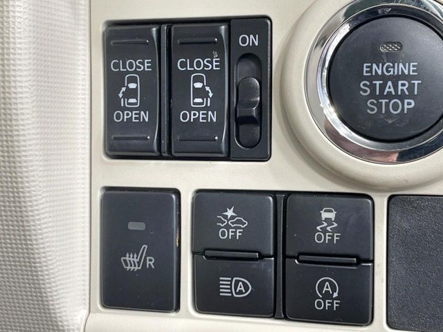 【両側パワースライドドア】スマートキーや運転席のスイッチで後席両側スライドドアの開閉が可能♪電動だから力を入れてドアを開ける必要が無く、小さなお子様でも簡単に開け閉めでき快適です♪