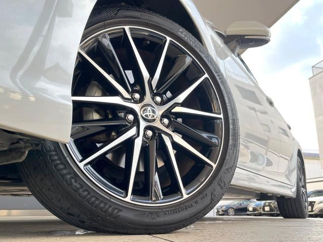 �y����18�C���`�A���~�z�C�[���z�O�ςɃ}�b�`���������A���~�z�C�[���𑕒����Ă���܂��B�e��ЊO�A���~�z�C�[����A�X�^�b�h���X�^�C�����戵�����Ă���܂��B���񂲑��k����������