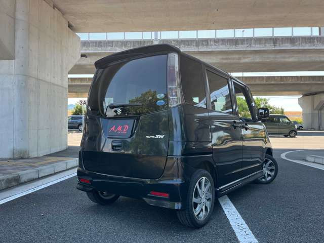 運転席は視界が広く、日常運転がしやすい設計です。