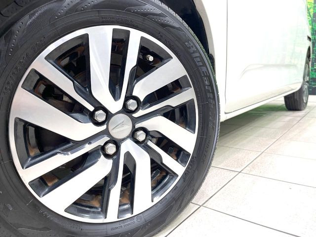 �y����14�C���`�A���~�z�C�[���z�O�ςɃ}�b�`���������A���~�z�C�[���𑕒����Ă���܂��B�e��ЊO�A���~�z�C�[����A�X�^�b�h���X�^�C�����戵�����Ă���܂��B���񂲑��k����������