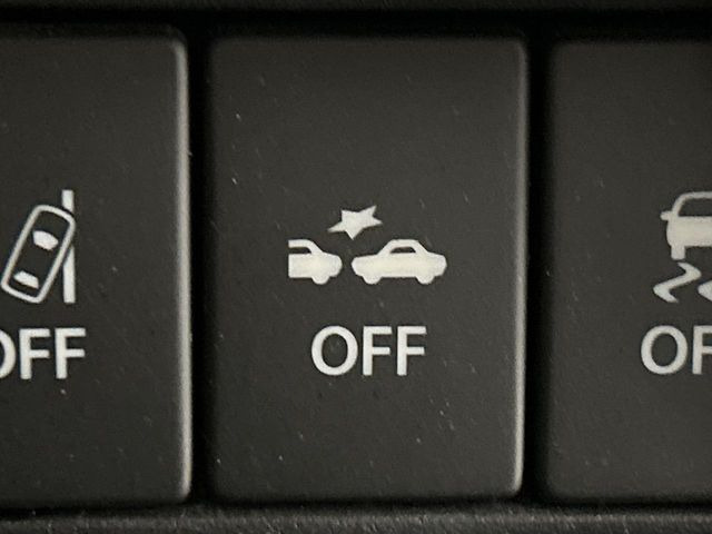 【スズキ セーフティサポート】走行中に前方の車両等を認識し、衝突しそうな時は警報とブレーキで衝突回避と被害軽減をアシスト。より安全にドライブをお楽しみいただけます。