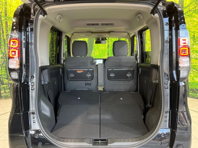 普段のお買い物や通勤、送迎等に十分な荷室スペースを確保しております。セカンドシートを倒すと、大きな荷物の積載も可能です♪