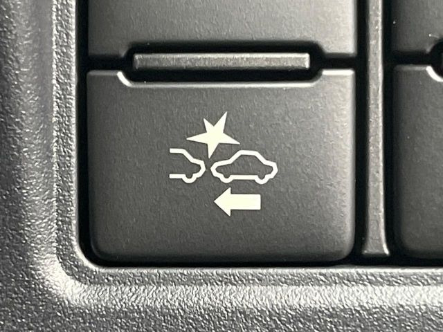 【トヨタセーフティセンス】走行中に前方の車両等を認識し、衝突しそうな時は警報とブレーキで衝突回避と被害軽減をアシスト。より安全にドライブをお楽しみいただけます。