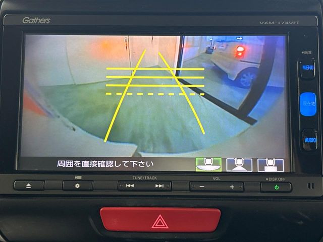 【バックカメラ】駐車時に後方がリアルタイム映像で確認できます。大型商業施設や立体駐車場での駐車時や、夜間のバック時に大活躍!運転スキルに関わらず、今や必須となった装備のひとつです!