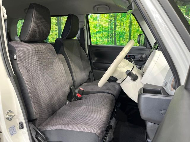 運転席シート廻りは使用感も少なく、良好な状態となっています。丁寧に使われていたことがよくわかりますね。