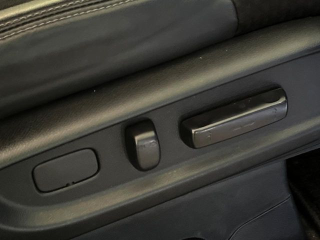【パワーシート】スイッチ一つで簡単にシートの微調整が可能!電動だから力もいりません!快適なシートポジションにセットして、快適なドライブをお楽しみください。