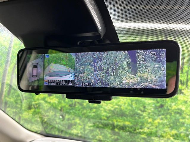 【アラウンドビューモニター】専用のカメラにより、上から見下ろしたような視点で360度クルマの周囲を確認することができます☆死角部分も確認しやすく、狭い場所での切り返しや駐車もスムーズに行えます。