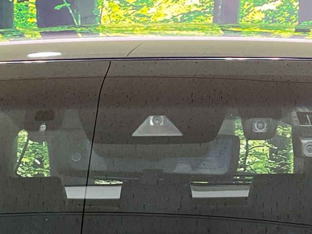 【トヨタセーフティセンス】走行中に前方の車両等を認識し、衝突しそうな時は警報とブレーキで衝突回避と被害軽減をアシスト。より安全にドライブをお楽しみいただけます。