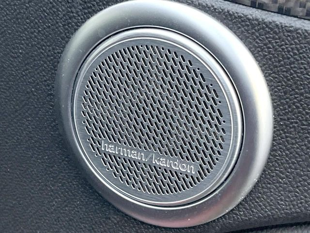 ��harman/kardon�T�E���h�V�X�e��:�I�[�f�B�I��僁�[�J�[����|����v���~�A���X�s�[�J�[�𑕔��B�����̃X�s�[�J�[����A���̗������܂ŕ����鍂�i���ȉ��y�����y���݂��������܂��B