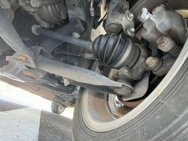 スライドドアで狭い駐車場でも乗降しやすい車です。