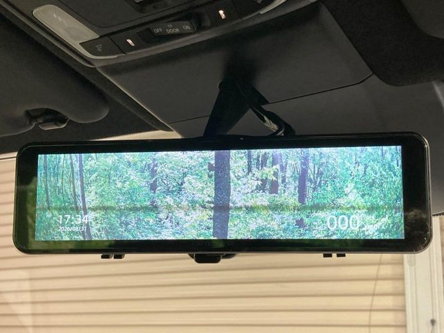 【アドバンスドルームミラー】後席の大きな荷物や同乗者で後方が確認しづらい時でも安心!カメラが撮影した車両後方の映像をルームミラー内に表示。クリアな視界で状況の確認が可能です!