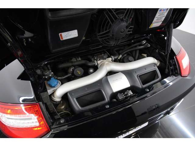 3.8L �����Ό�6�C��DOHC�c�C���^�[�{�A500ps/66.3kgm�A�S��&times;�S��&times;�S��mm 4450&times;1850&times;1300mm