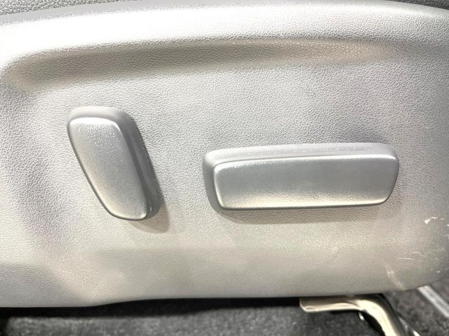 【パワーシート】スイッチ一つで簡単にシートの微調整が可能!電動だから力もいりません!快適なシートポジションにセットして、快適なドライブをお楽しみください。