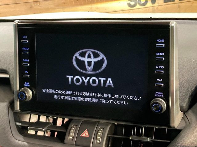 【9インチ ディスプレイオーディオ】大画面ディスプレイへお持ちのスマートフォンと連携して、ナビやbluetoothでの音楽再生が可能です♪デザインはもちろん操作性も良好!