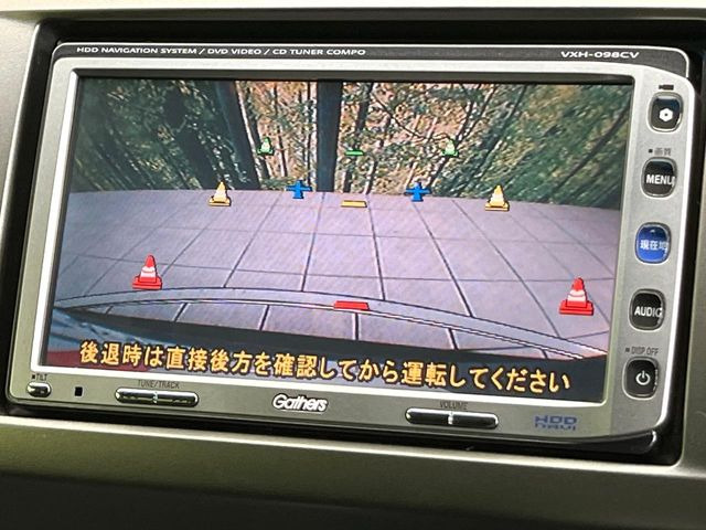 【バックカメラ】駐車時に後方がリアルタイム映像で確認できます。大型商業施設や立体駐車場での駐車時や、夜間のバック時に大活躍!運転スキルに関わらず、今や必須となった装備のひとつです!