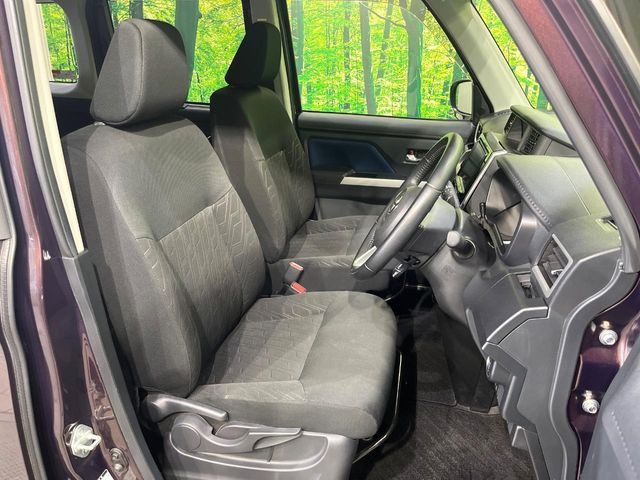 運転席シート廻りは使用感も少なく、良好な状態となっています。前オーナー様が丁寧に使っていたことがよくわかりますね。