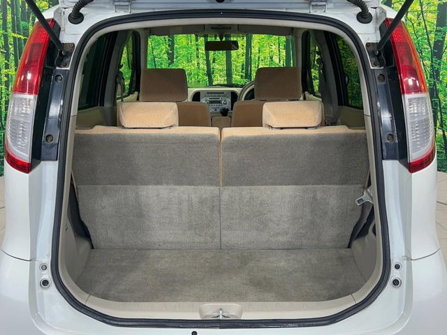 普段のお買い物や通勤、送迎等に十分な荷室スペースを確保しております。セカンドシートを倒すと、大きな荷物の積載も可能です♪