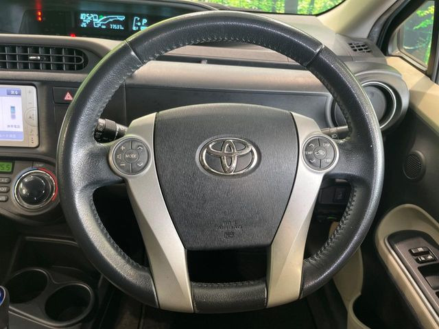 インテリアに合わせたデザインのステアリングは、運転される方のことも考え、運転しやすい形状、大きさです。是非一度、実際に触ってお確かめください。