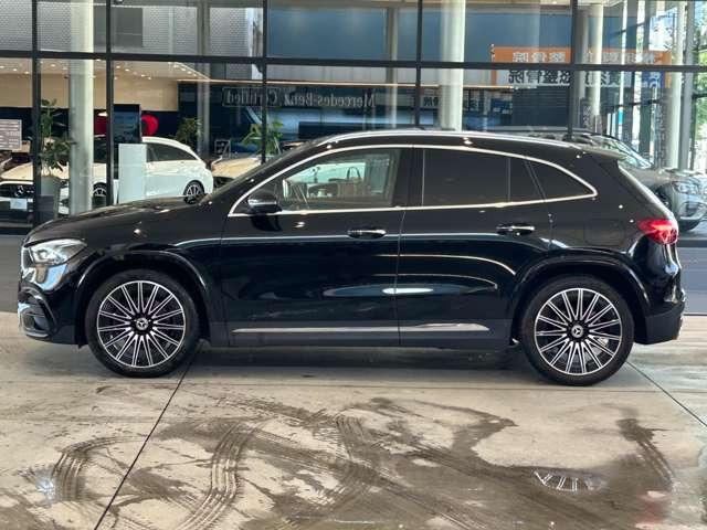 GLAクラスGLA200d 4マチック AMGラインパッケージ 4WD