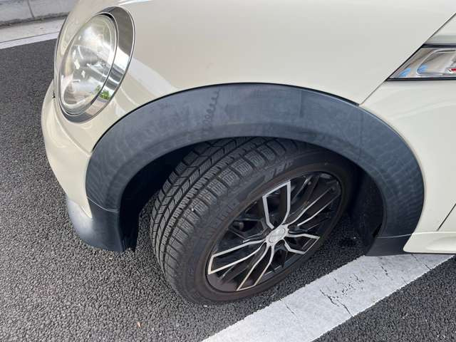 ミニクーペ クーパーSのタイヤとホイールの状態です。足元まで分かりやすく撮影しています。