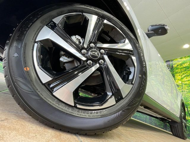 �y����17�C���`�A���~�z�C�[���z�O�ςɃ}�b�`���������A���~�z�C�[���𑕒����Ă���܂��B�e��ЊO�A���~�z�C�[����A�X�^�b�h���X�^�C�����戵�����Ă���܂��B���񂲑��k����������