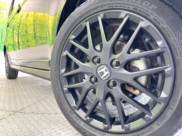 �y�����A���~�z�C�[���z�O�ςɃ}�b�`���������A���~�z�C�[���𑕒����Ă���܂��B�e��ЊO�A���~�z�C�[����A�X�^�b�h���X�^�C�����戵�����Ă���܂��B���񂲑��k����������