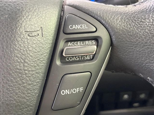 【クルーズコントロール】高速道路もラクラク走行。アクセルを離しても一定速度で走行ができ、長距離運転時の負担を軽減!加速・減速も簡単なスイッチ操作で調整できます。