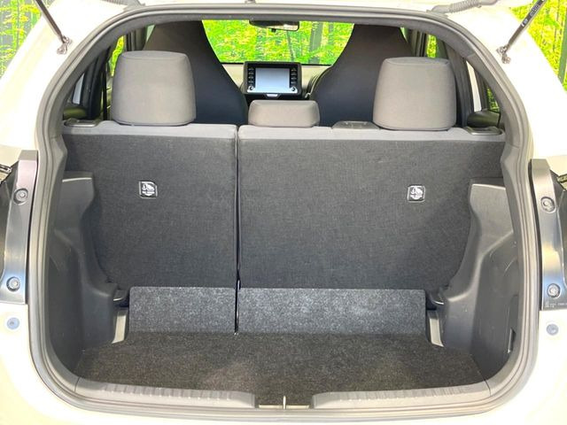 普段のお買い物や通勤、送迎等に十分な荷室スペースを確保しております。セカンドシートを倒すと、大きな荷物の積載も可能です♪