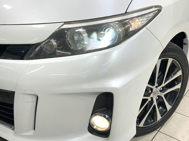 【HIDヘッドライト】非常に明るく前方を照らしてくれるので、悪天候や夜間の走行時も視界良好で安心してお乗りいただけます。