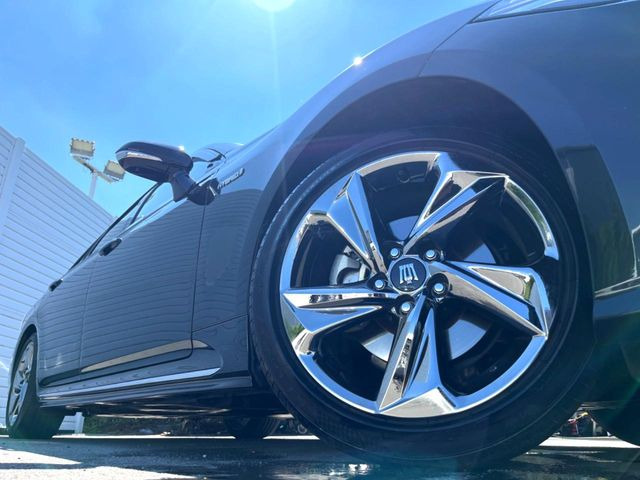 �y����18�C���`�A���~�z�C�[���z�O�ςɃ}�b�`���������A���~�z�C�[���𑕒����Ă���܂��B�e��ЊO�A���~�z�C�[����A�X�^�b�h���X�^�C�����戵�����Ă���܂��B���񂲑��k����������