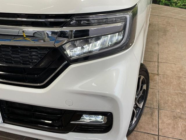 【シーケンシャルターンランプ付きLEDヘッドライト】人気の『流れるウィンカー』付きのLEDヘッドライトを装備♪高級感はもちろん、点灯時は存在感たっぷりで他車からも認識されやすく安心です。