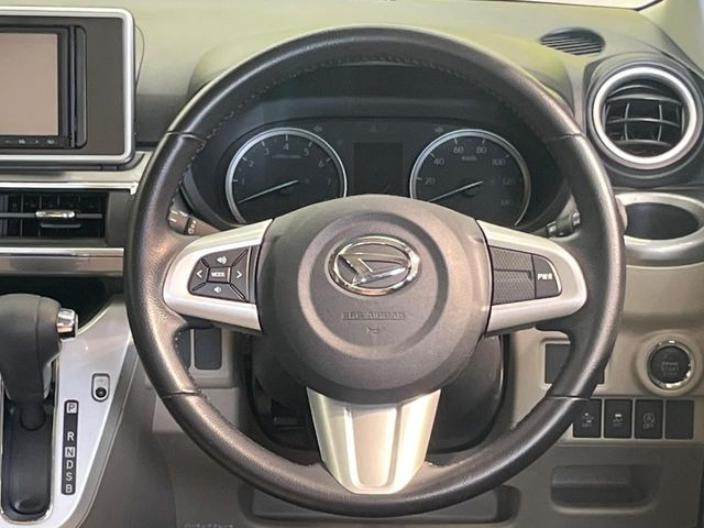 【ステアリングスイッチ】運転中、前方から目線をそらすことなく、オーディオ等の操作が可能な便利機能!安心&快適なドライブを演出してくれます♪