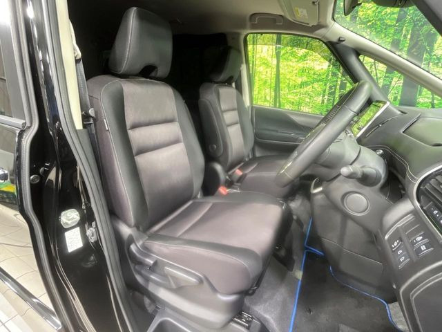 運転席シート廻りは使用感も少なく、良好な状態となっています。丁寧に使われていたことがよくわかりますね。