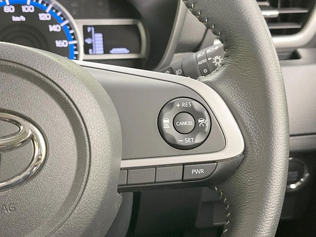 【レーダークルーズコントロール】高速道路での長距離走行が楽に!!自動で速度を保つクルーズコントロールが、衝突軽減システムと連携し、前方の車両を感知して車間を保つように速度調節してくれます!!