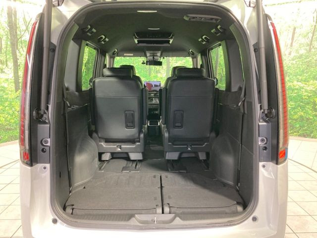 普段のお買い物や通勤、送迎等に十分な荷室スペースを確保しております。セカンドシートを倒すと、大きな荷物の積載も可能です♪