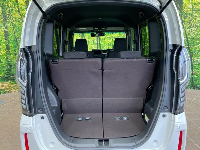 普段のお買い物や通勤、送迎等に十分な荷室スペースを確保しております。セカンドシートを倒すと、大きな荷物の積載も可能です♪