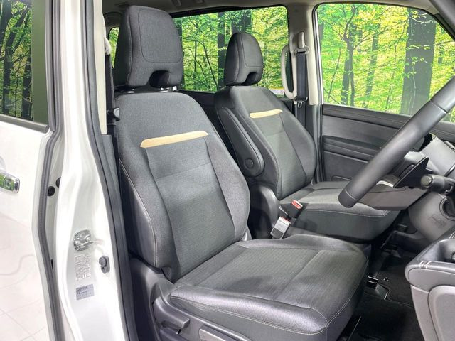 運転席シート廻りは使用感も少なく、良好な状態となっています。丁寧に使われていたことがよくわかりますね。