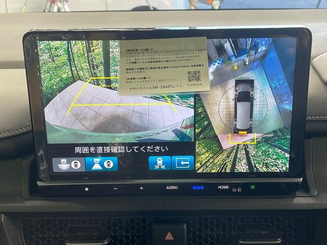 【マルチビューカメラシステム】専用のカメラにより、上から見下ろしたような視点で360度クルマの周囲を確認することができます☆死角部分も確認しやすく、狭い場所での切り返しや駐車もスムーズに行えます。