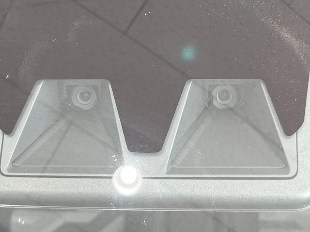 【スマートアシスト】走行中に前方の車両等を認識し、衝突しそうな時は警報とブレーキで衝突回避と被害軽減をアシスト。より安全にドライブをお楽しみいただけます。