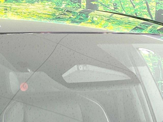 【トヨタセーフティセンス】走行中に前方の車両等を認識し、衝突しそうな時は警報とブレーキで衝突回避と被害軽減をアシスト。より安全にドライブをお楽しみいただけます。